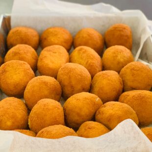 Arancini pallid mozzarella-singi täidisega 4tk