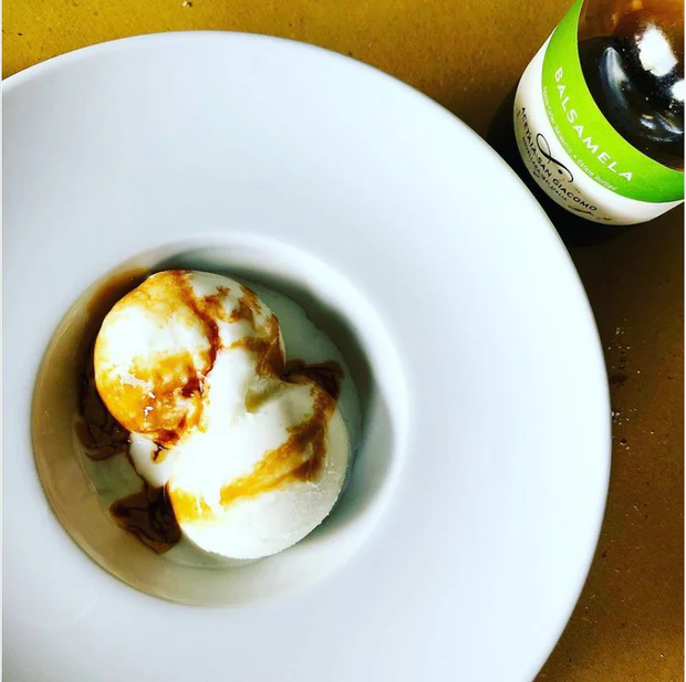 Itaalia palsamiäädikas õunamahlast magustoitudele Itaalia palsamiäädikas õunamahlast magustoitudele