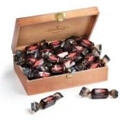 Puidust karp rummi-kakao torronedega 300g